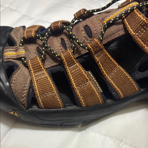 Keen Closed Toe Waterproof Brown Outdoor Adventure Sandals - Picture 8 of 11